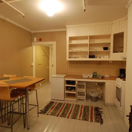 Appartamento Tyskhella Rorbuer Kabelvåg Esterno foto
