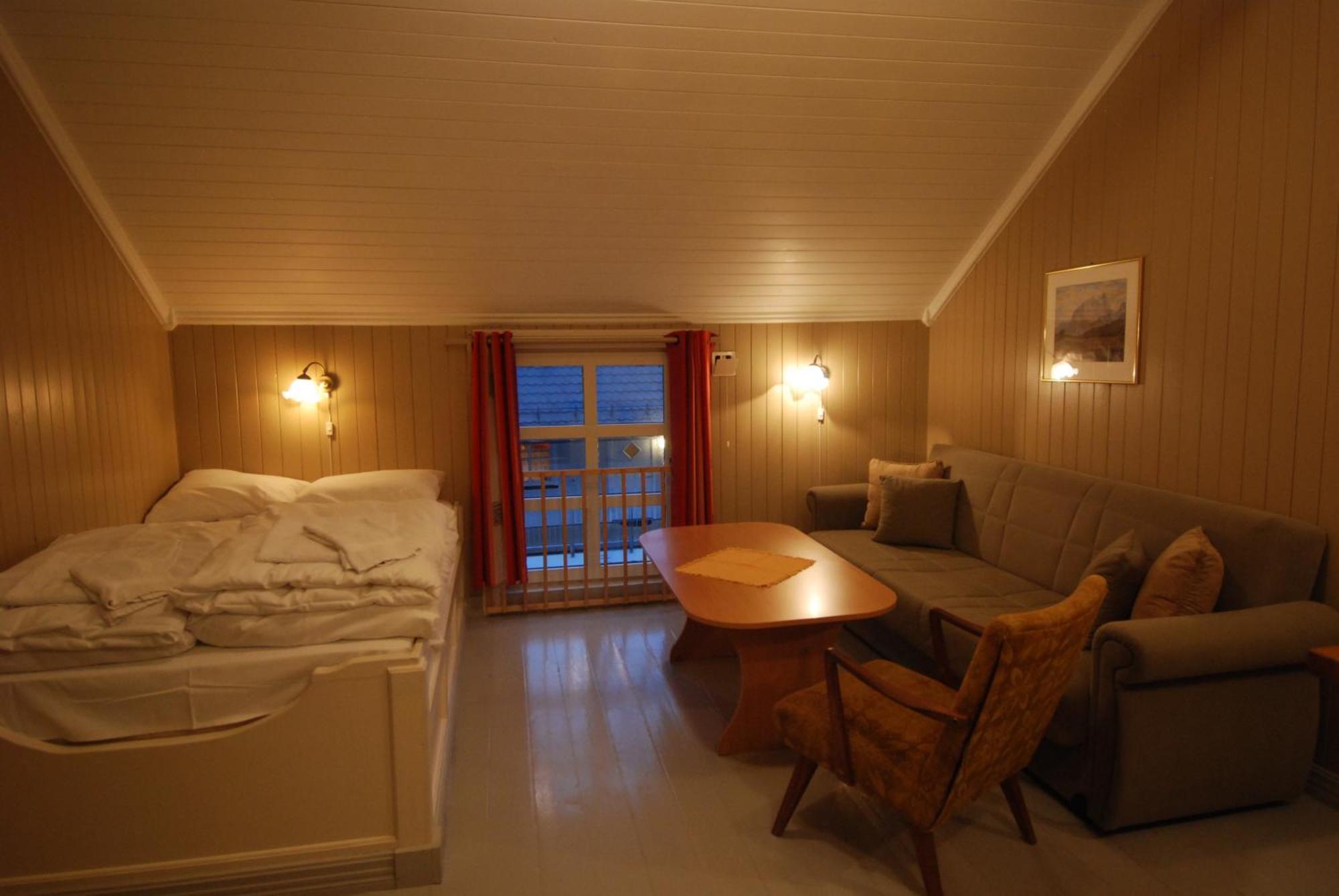 Appartamento Tyskhella Rorbuer Kabelvåg Esterno foto