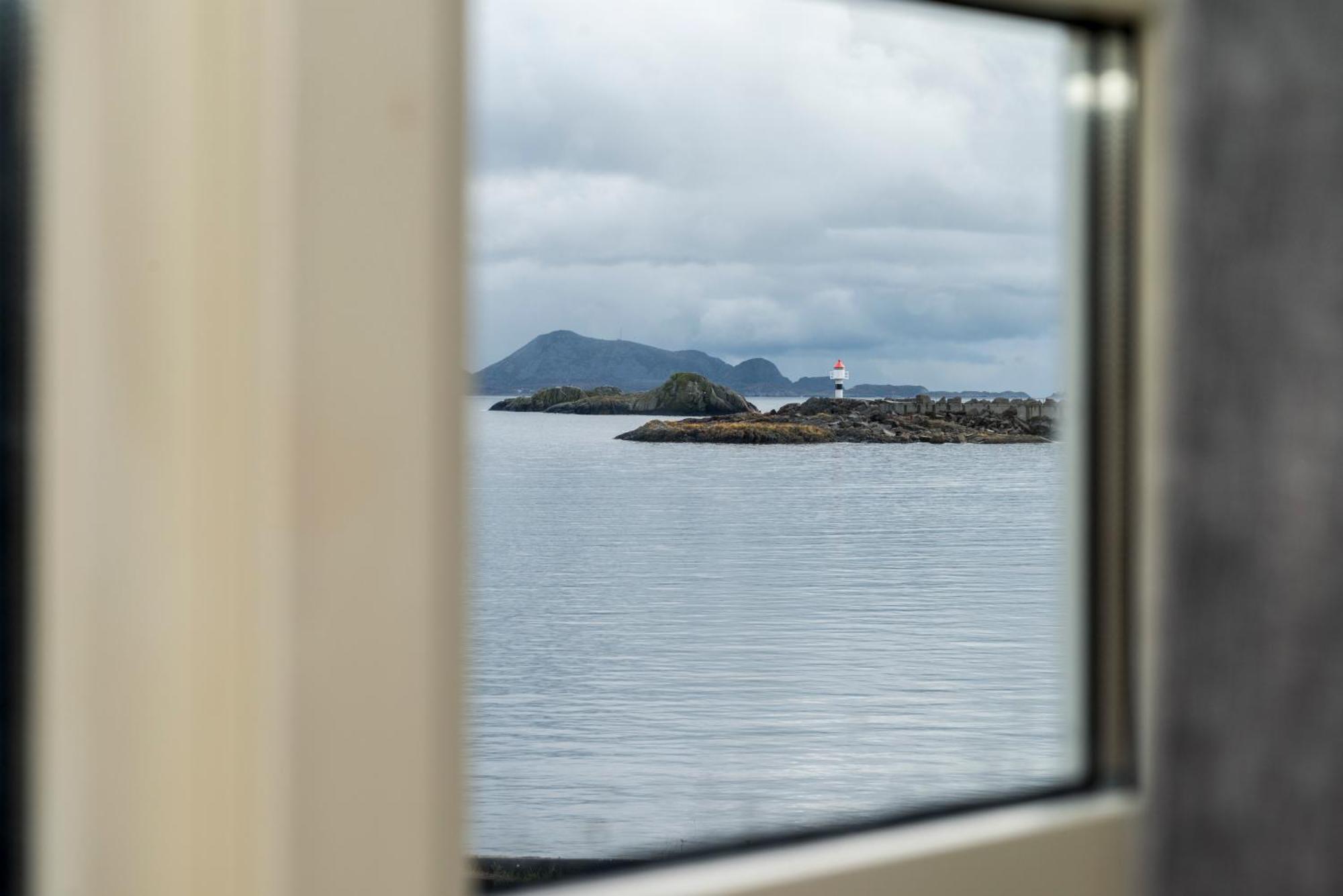Appartamento Tyskhella Rorbuer Kabelvåg Esterno foto