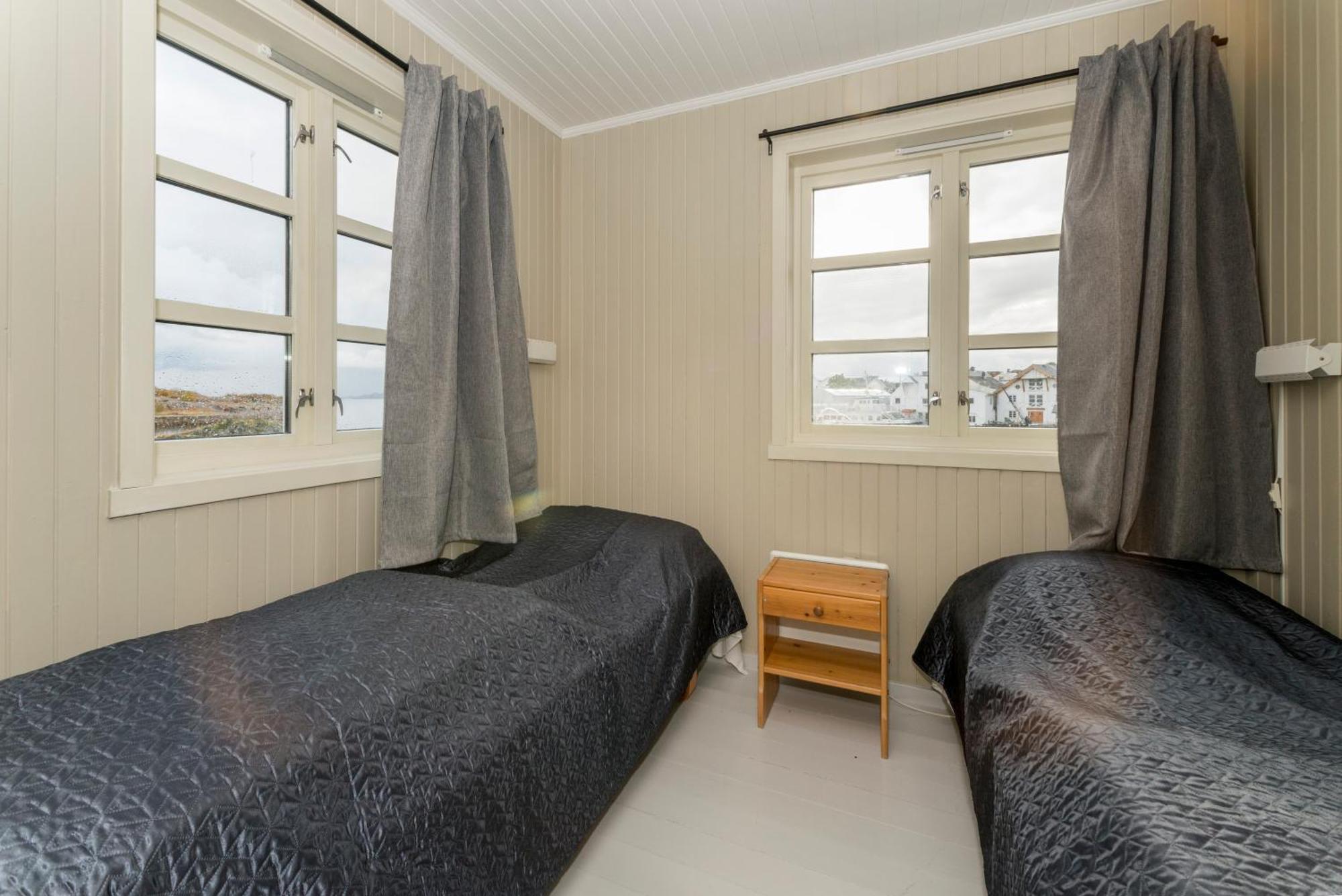 Appartamento Tyskhella Rorbuer Kabelvåg Esterno foto